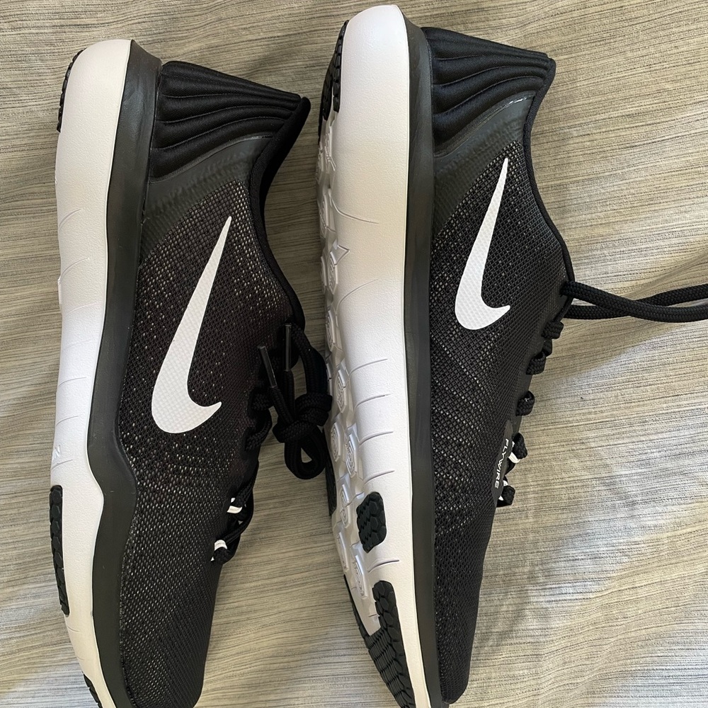 NEW Women’s Nike flex supreme TR 5.